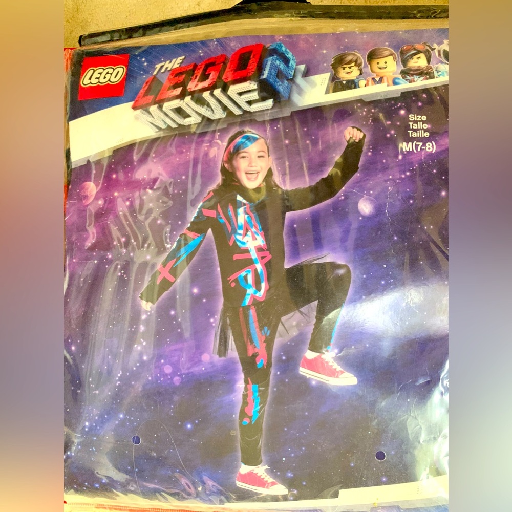 Lego movie costume - LUCY